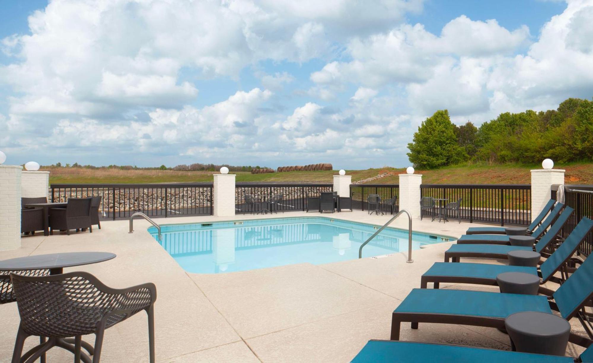 Hampton Inn Атенс Екстер'єр фото